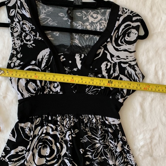 🌺 2 for $23🌺 Black and White Floral Sleeveless Mini Dress - Picture 5 of 9
